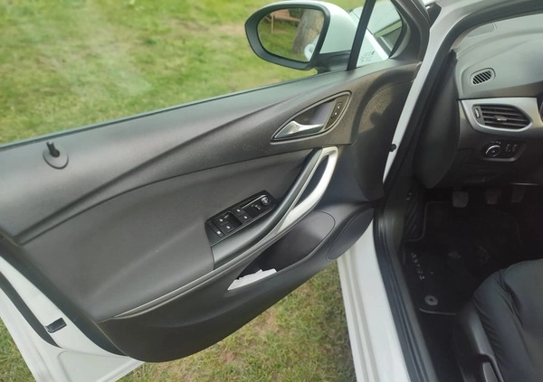 Opel Astra cena 41500 przebieg: 172000, rok produkcji 2018 z Kielce małe 742